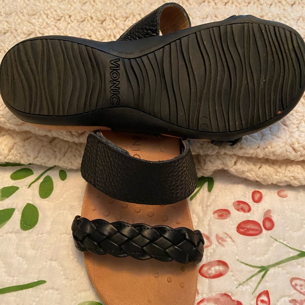 Vionic Black and Tan Braided Sandals